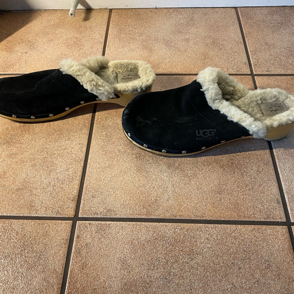 Black Ugg Clogs
